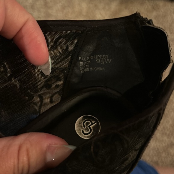 Black Lace Heels - Picture 7 of 7